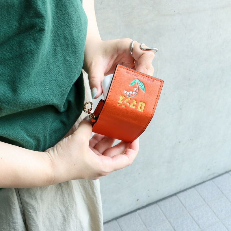 The Tech Pouch - Emerald Green – MAISON de SABRÉ